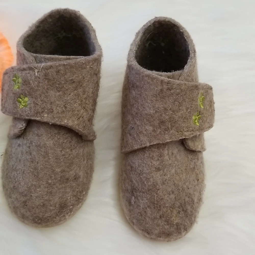 Skidders girl shoes sz. 4/12 M